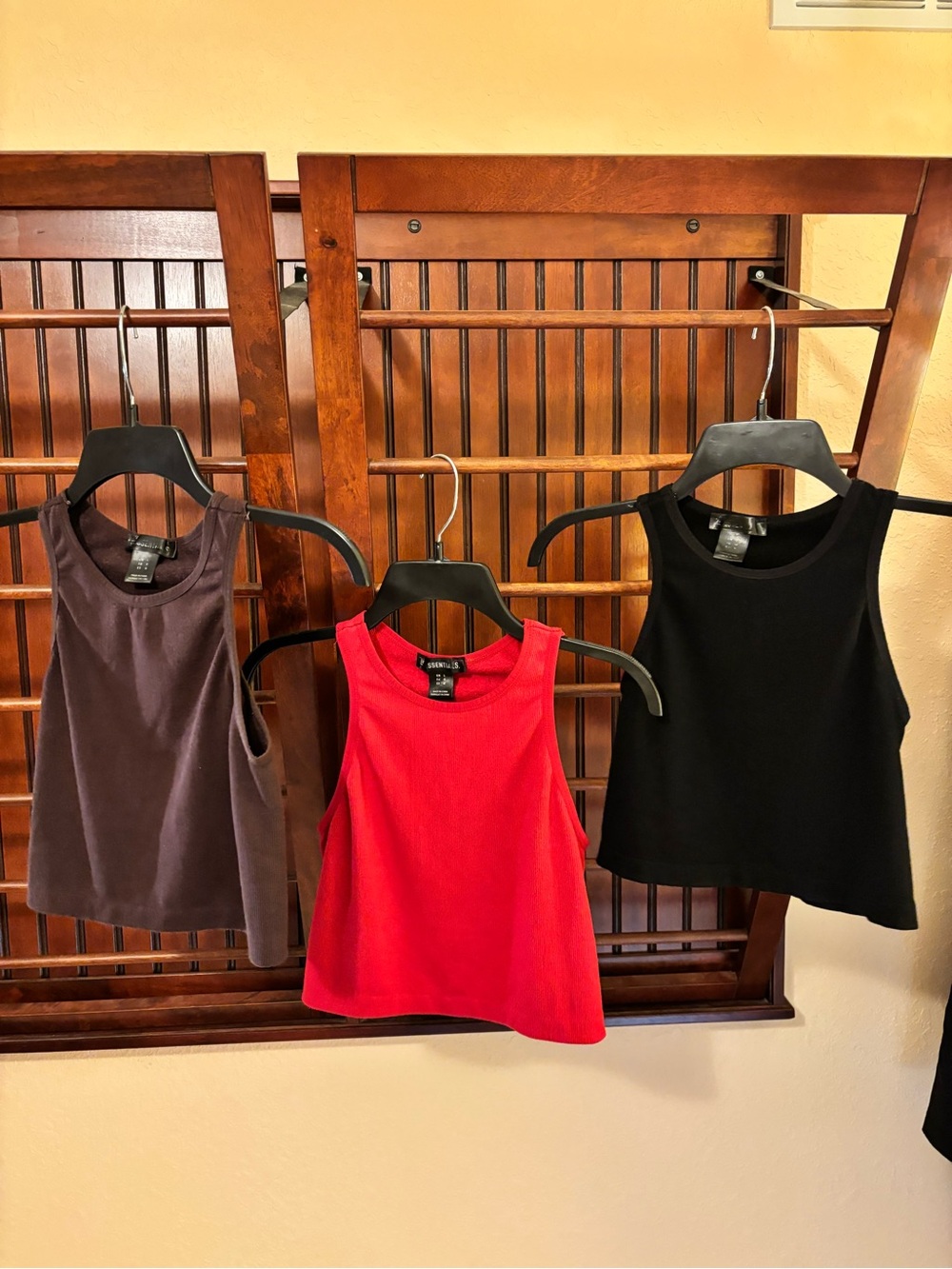 SWS Essentials Rib Knit Crop Top Tank Set - Brown Black & Red - size Large